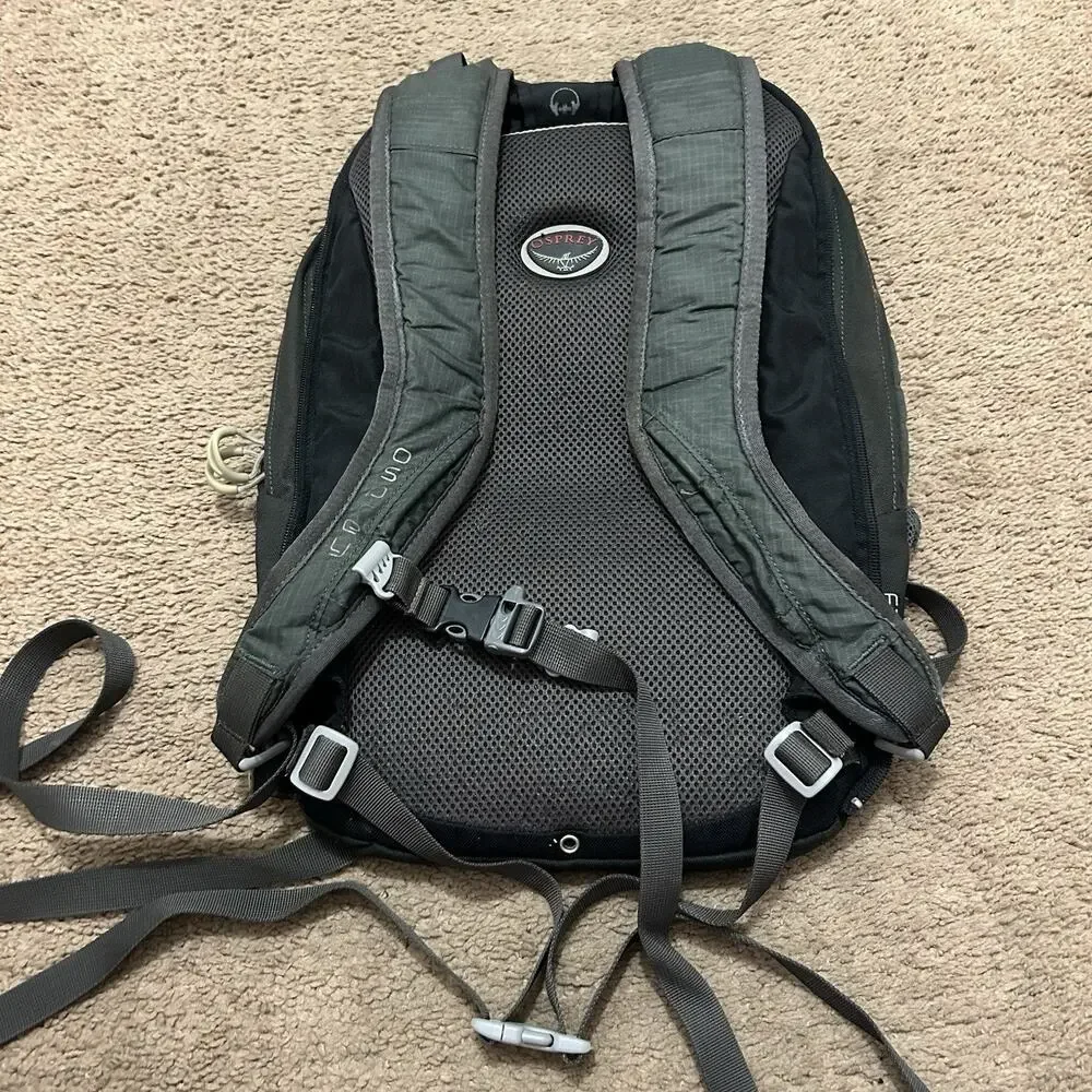 Osprey Farpoint Day Gray Backpack Daypack Travel Hiking Outdoor Bag